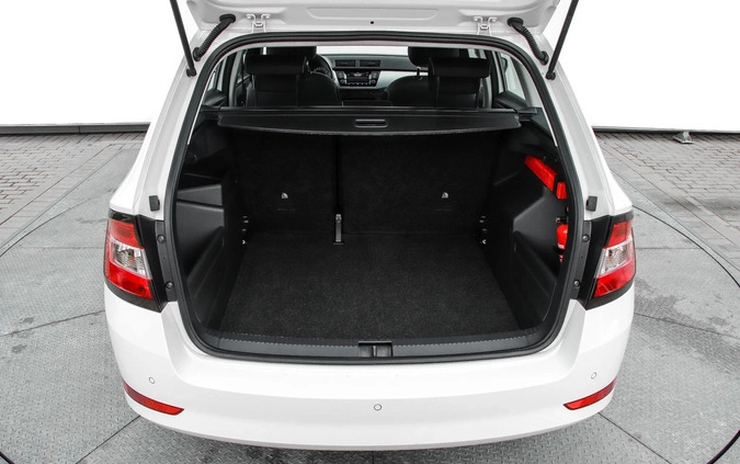 Skoda Fabia cena 57000 przebieg: 37723, rok produkcji 2020 z Pińczów małe 232